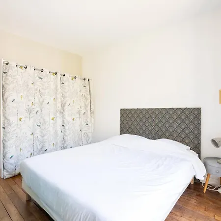 Authentic Nest Steps From Montmartre Apartment