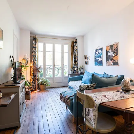 Authentic Nest Steps From Montmartre