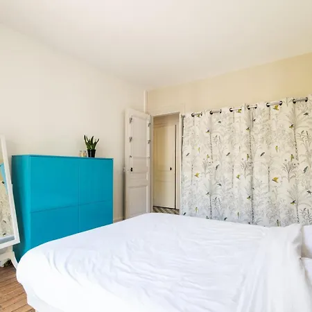 Authentic Nest Steps From Montmartre Apartment *