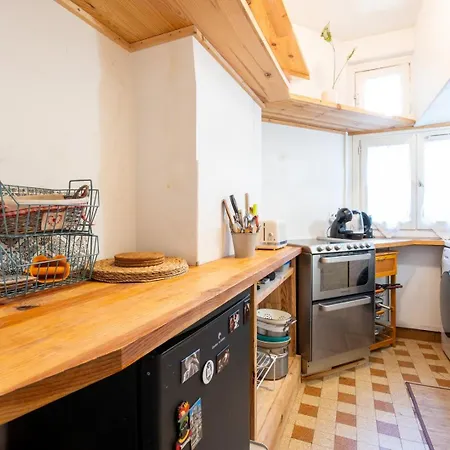 Authentic Nest Steps From Montmartre *