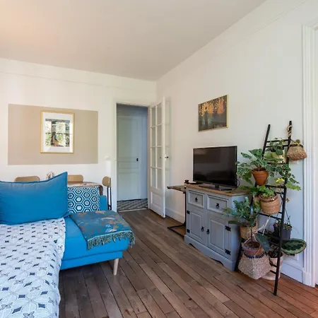 Authentic Nest Steps From Montmartre Apartment